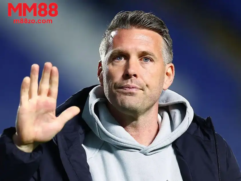 HLV Rob Edwards sẽ gặp rất nhiều khó khăn để giúp Wolves trụ hạng (Ảnh: BBC)